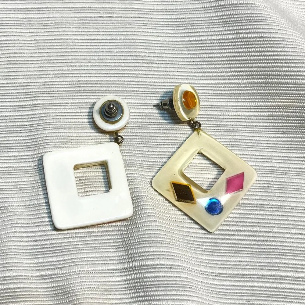 Vintage Lucite Colorful Earrings - Picture 7 of 7